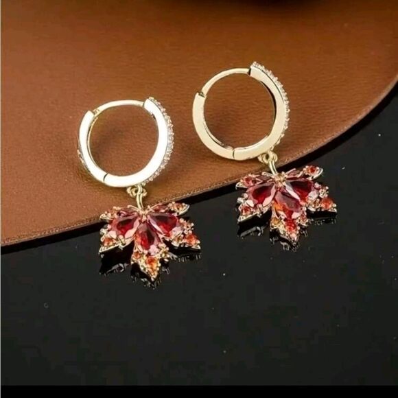 MAPLE LEAF rhinestone huggie hoop earrings - Picture 7 of 9